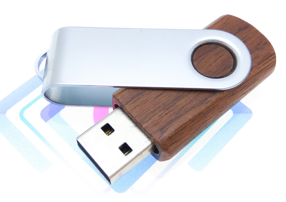 Drewniana pamięć USB z obrótową blaszką